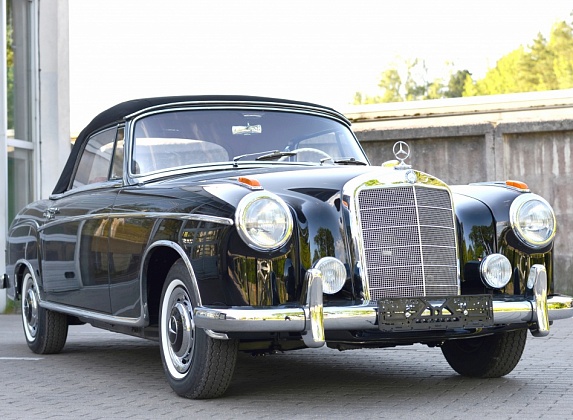   Mercedes-Benz 220S Cabrio