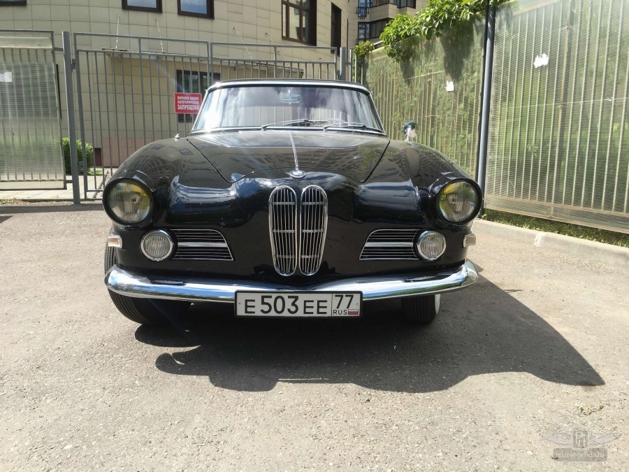ретро автомобиль BMW 503 Coupe 1960 год выпуска 