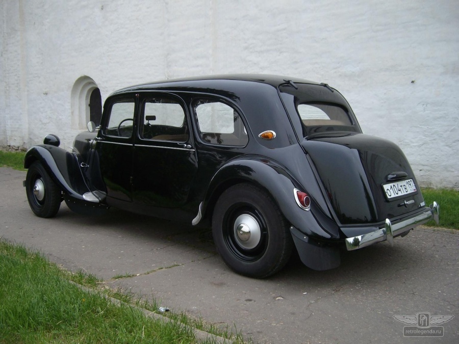 ретро автомобиль Citroen 11С Traction Avant F 1954 год выпуска 