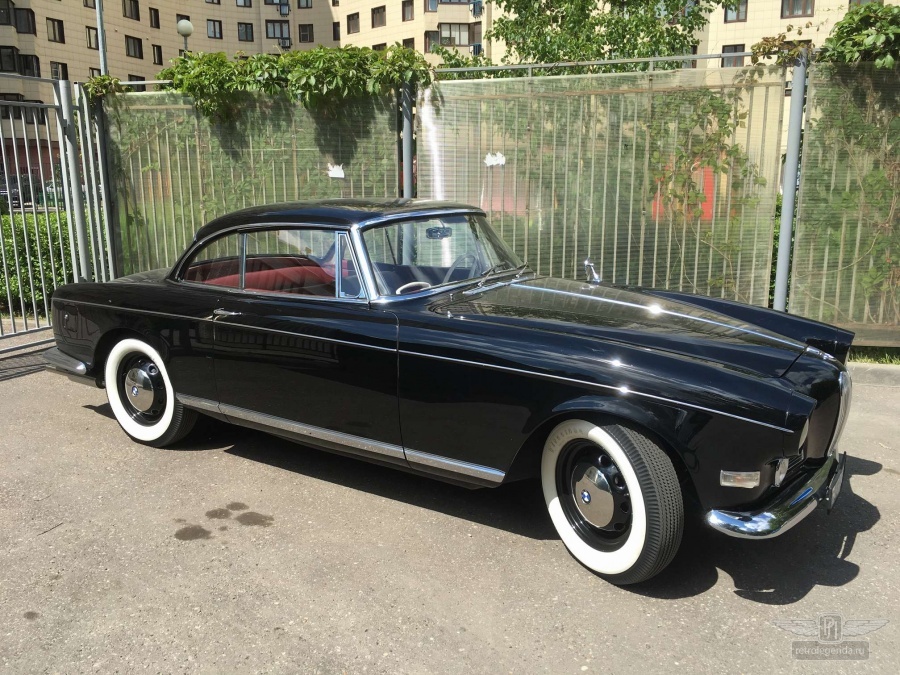 ретро автомобиль BMW 503 Coupe 1960 год выпуска 