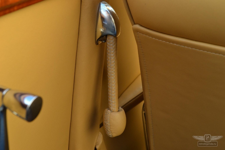 ретро автомобиль Mercedes-Benz 300 Cabriolet 1953 год выпуска 
