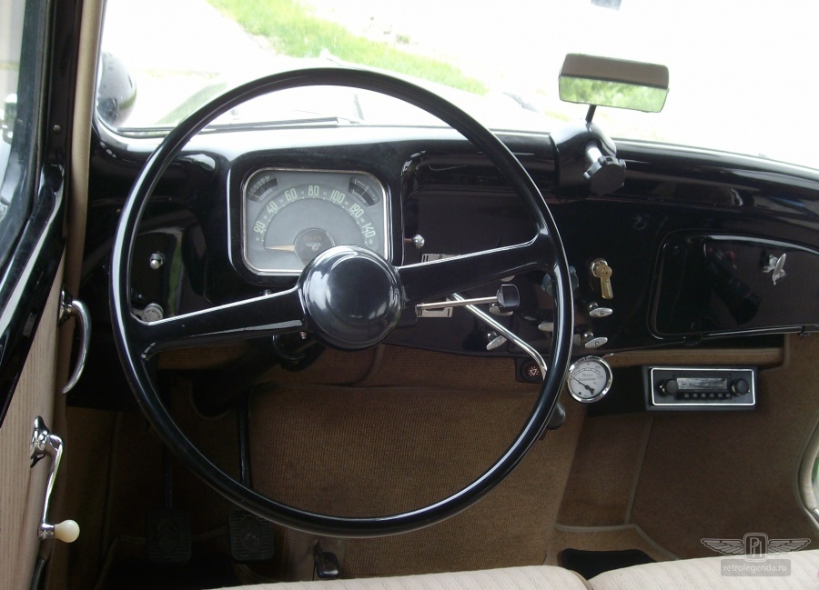 ретро автомобиль Citroen 11С Traction Avant F 1954 год выпуска 
