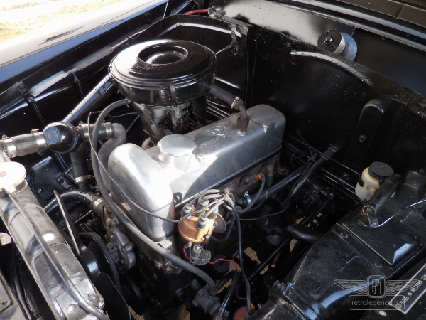 ретро автомобиль Mercedes-Benz 190B 1960 год выпуска 