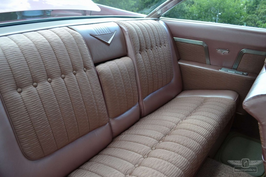 ретро автомобиль Cadillac DeVille Coupe 1959 год выпуска 