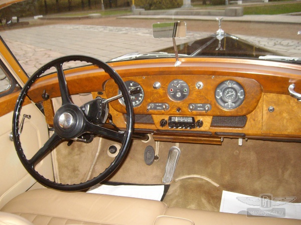 ретро автомобиль Rolls Royce Silver Cloud Long Wheelbase Coachwork by Park Ward Ltd. 1958 год выпуска 