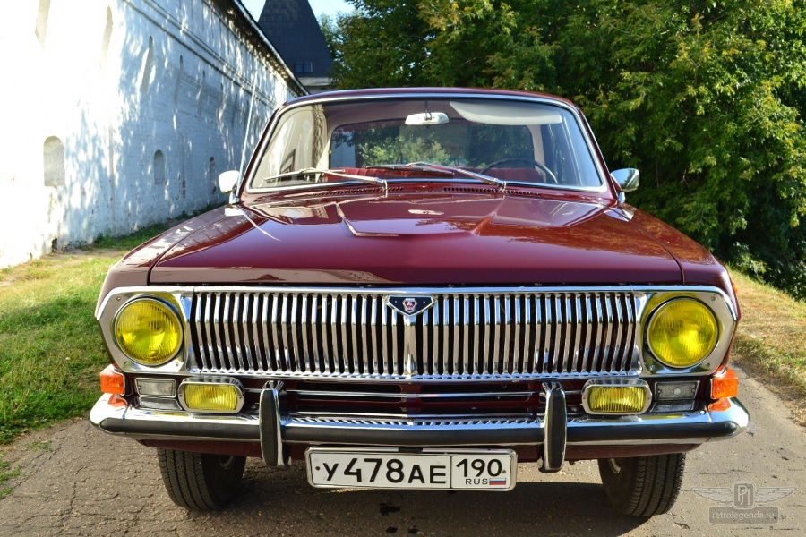 ретро автомобиль Волга ГАЗ М24 D 1978 год выпуска 