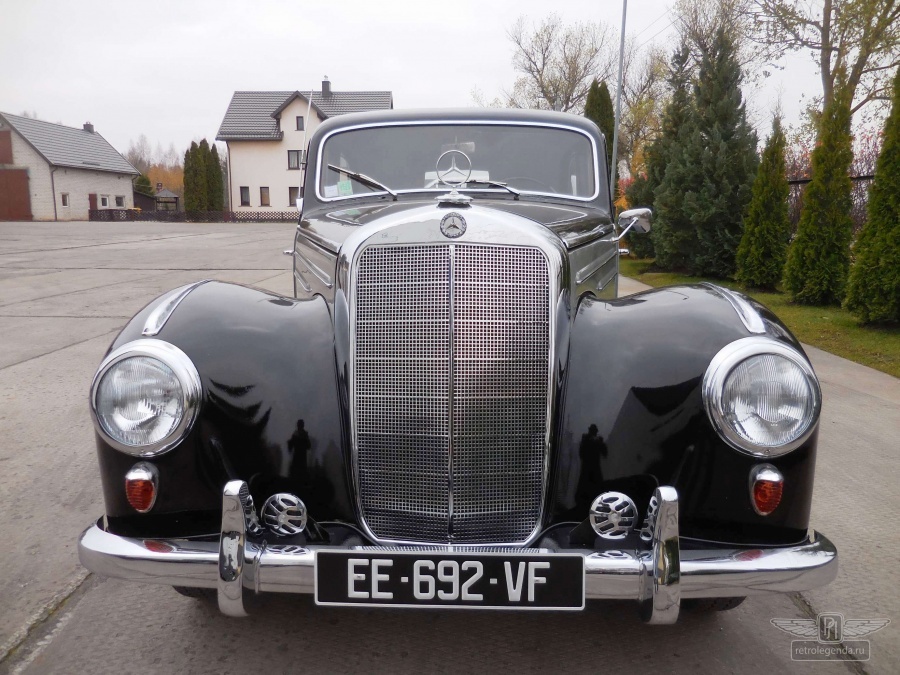 ретро автомобиль Mercedes-Benz 220 Berline Export 1953 год выпуска 