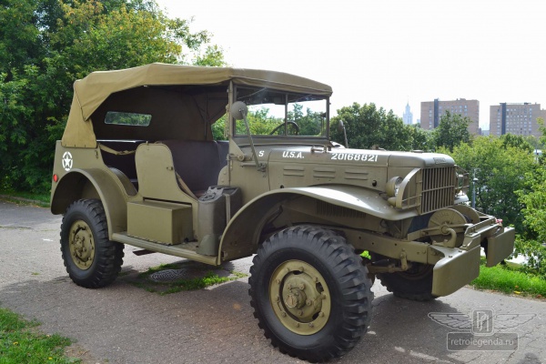 ретро автомобиль Dodge WC56 1942 год выпуска 