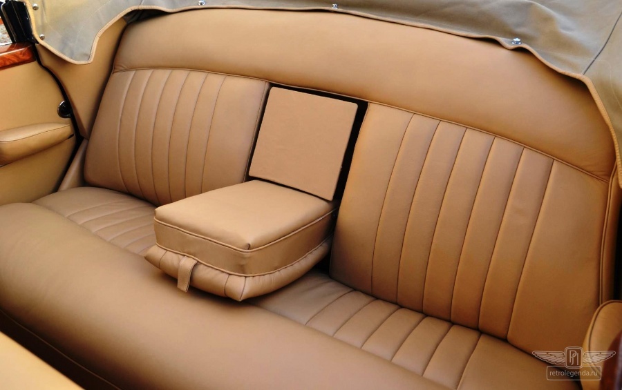 ретро автомобиль Mercedes-Benz 300 Cabriolet 1953 год выпуска 