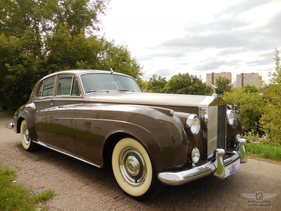 ретро автомобиль ROLLS-ROYCE SILVER CLOUD 1960 год выпуска 