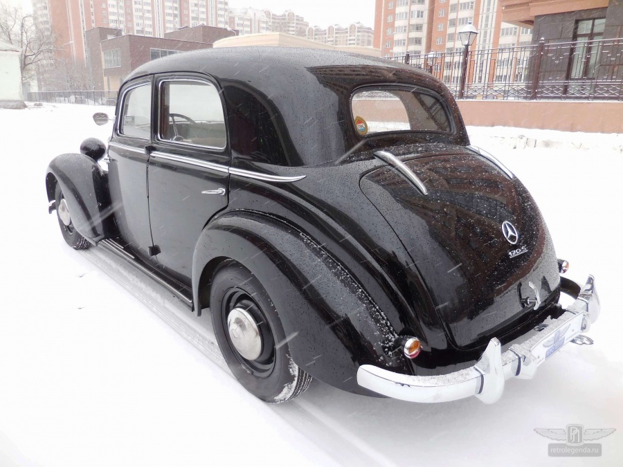 ретро автомобиль Mercedes-Benz 170S 1951 год выпуска 