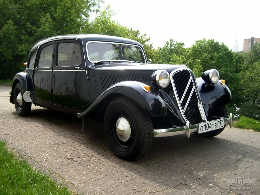 ретро автомобиль Citroen 11С Traction Avant F 1954 год выпуска 