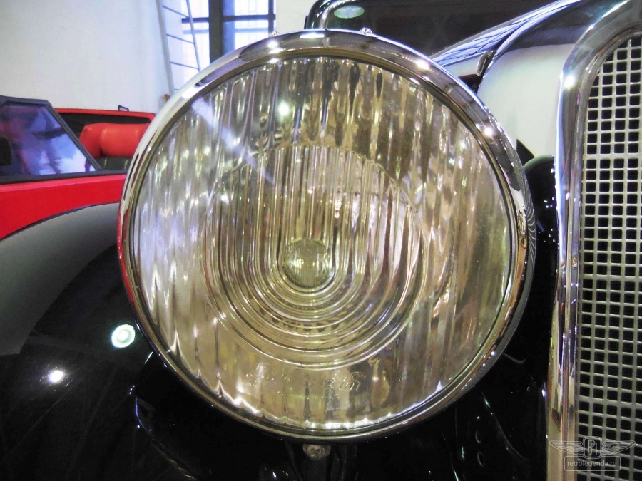 ретро автомобиль Mercedes-Benz 170S 1951 год выпуска 