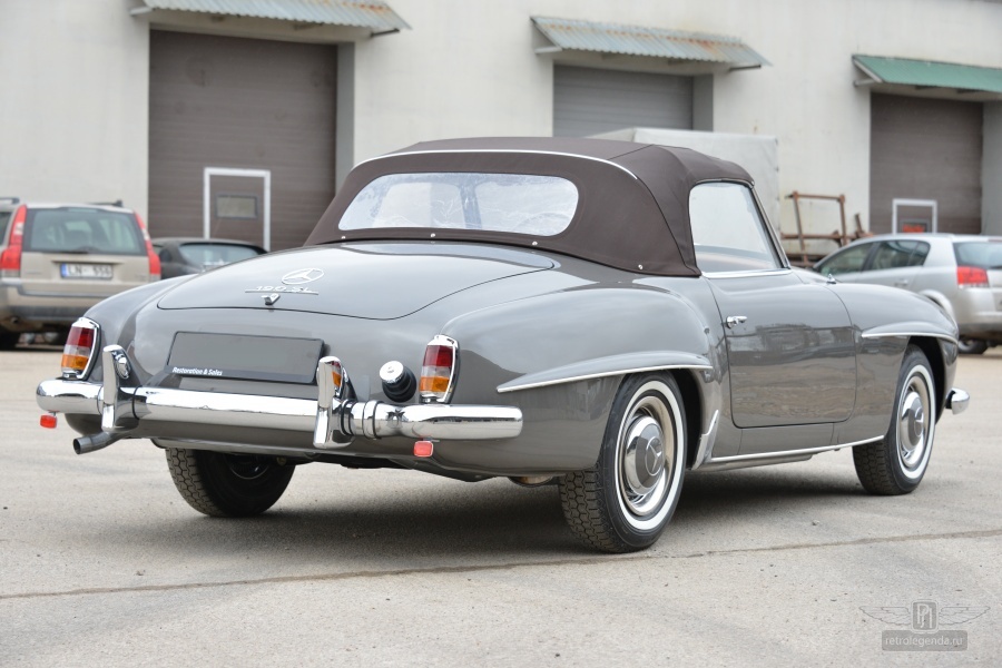 ретро автомобиль Mercedes-Benz 190SL 1960 год выпуска 