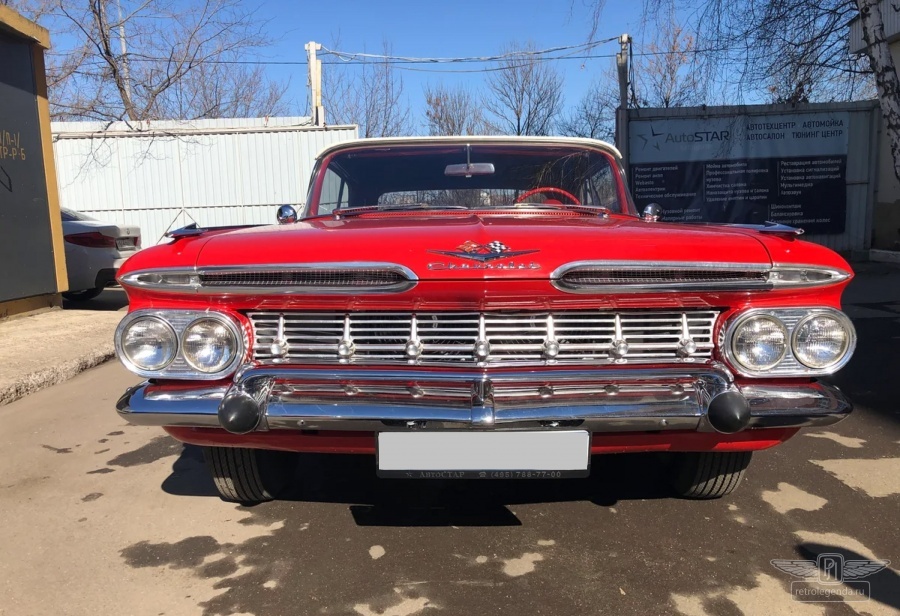 ретро автомобиль Chevrolet Impala Convertible 1959 год выпуска 