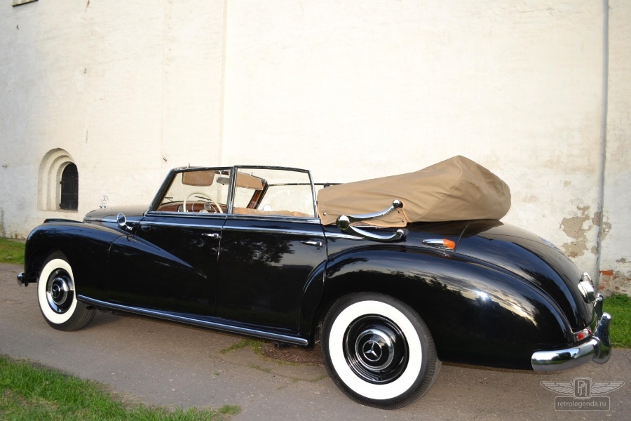ретро автомобиль Mercedes-Benz 300 Cabriolet 1953 год выпуска 