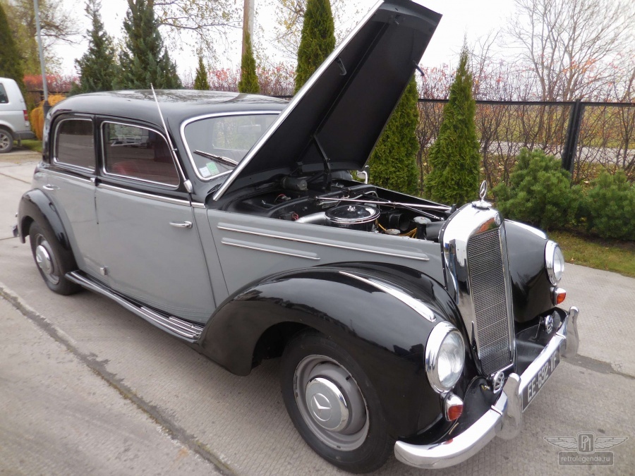 ретро автомобиль Mercedes-Benz 220 Berline Export 1953 год выпуска 