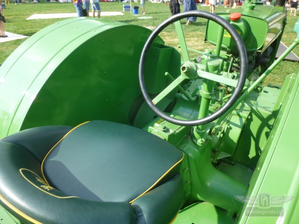 ретро автомобиль John Deere 'AR' 1935 год выпуска 