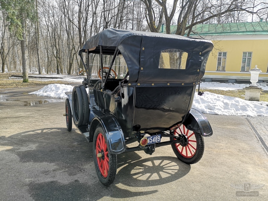 ретро автомобиль Ford model T Touring Phaeton 1916 год выпуска 