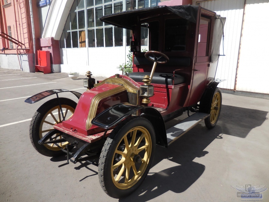 ретро автомобиль Renault AG-1 Taxi de la Marne 1909 год выпуска 