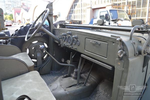 ретро автомобиль Dodge WC52 1942 год выпуска 