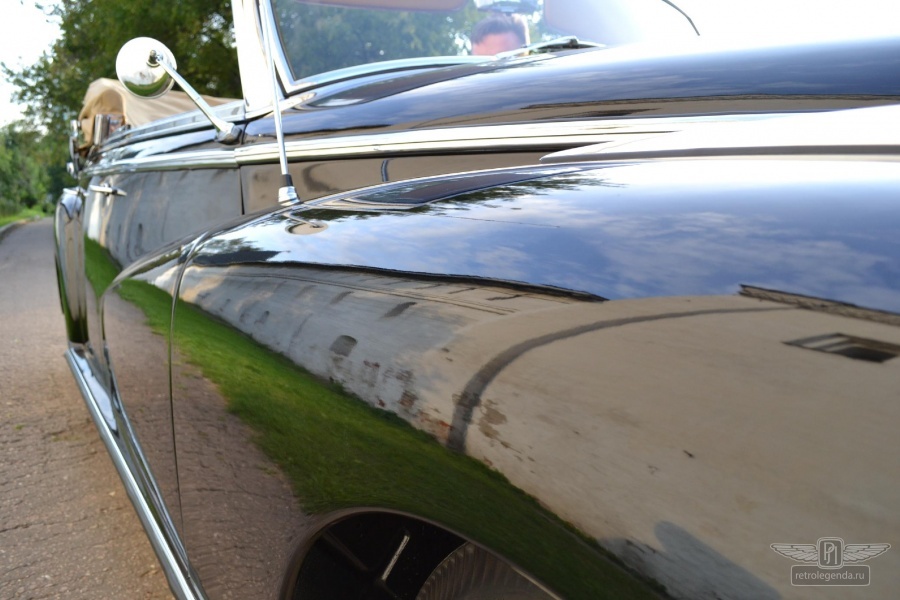 ретро автомобиль Mercedes-Benz 300 Cabriolet 1953 год выпуска 
