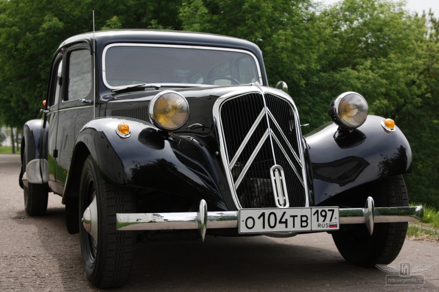 ретро автомобиль Citroen 11С Traction Avant F 1954 год выпуска 