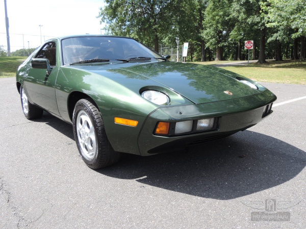 ретро автомобиль Porsche 928 1979 год выпуска 