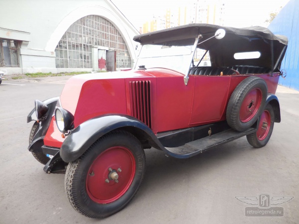 ретро автомобиль Renault NN 1926 год выпуска 