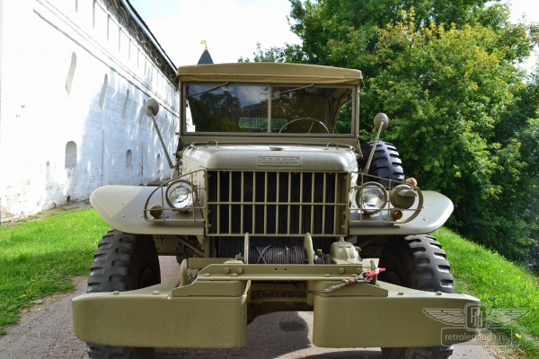 ретро автомобиль Dodge WC56 1942 год выпуска 