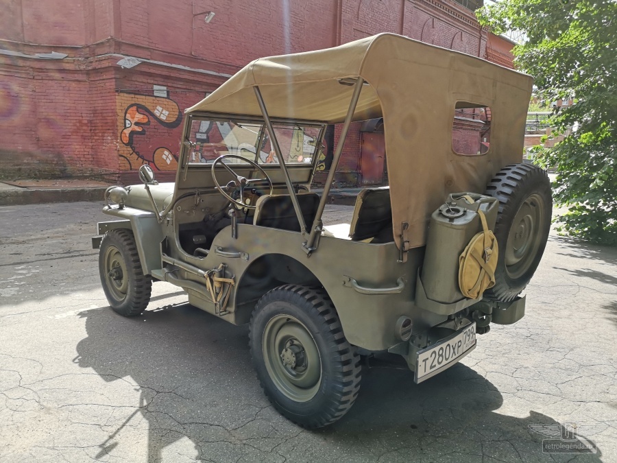 ретро автомобиль Willys MB 1944 год выпуска 