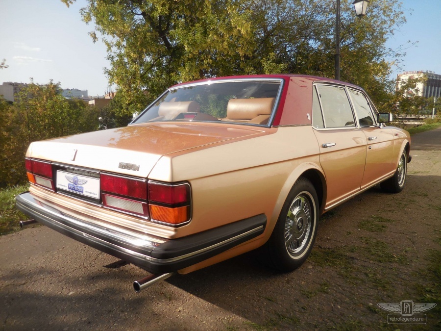 ретро автомобиль Rolls Royce Silver Spur Series 1 1986 год выпуска 