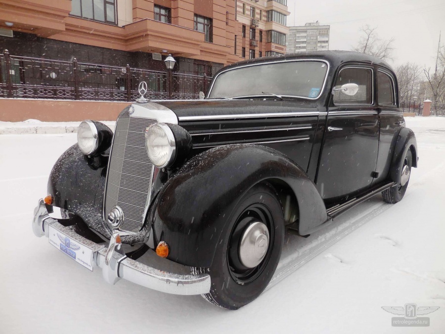 ретро автомобиль Mercedes-Benz 170S 1951 год выпуска 