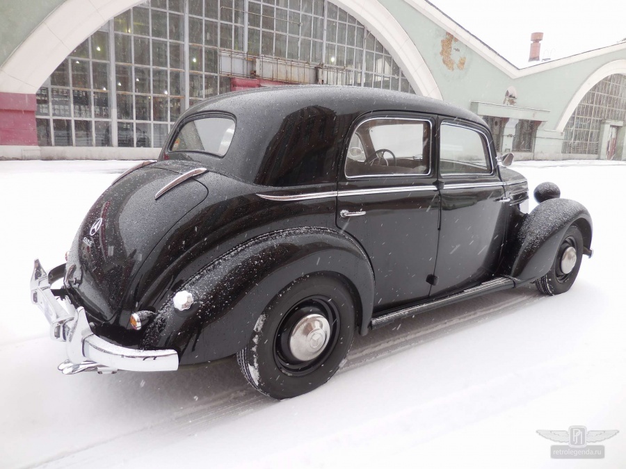 ретро автомобиль Mercedes-Benz 170S 1951 год выпуска 