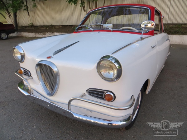 ретро автомобиль Goggomobil TS250 Coupe 1965 год выпуска 