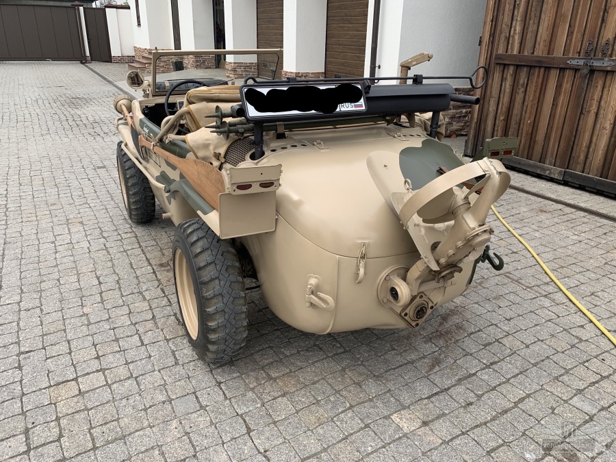 ретро автомобиль Volkswagen Schwimmwagen Typ 166  1943 год выпуска 