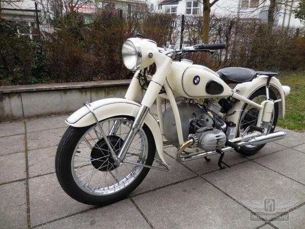 ретро автомобиль BMW R51/3 1953 год выпуска 