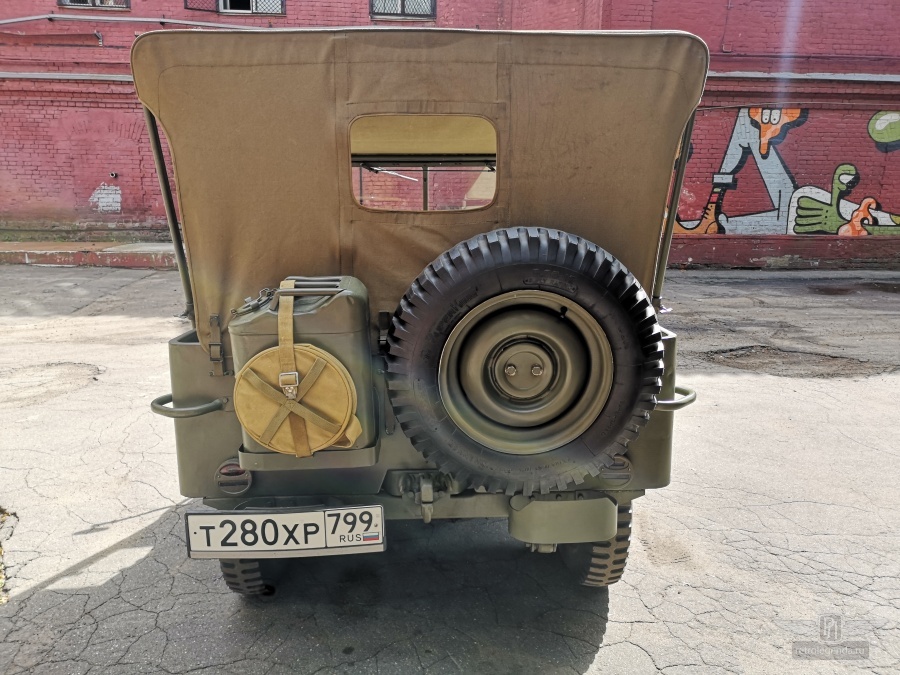 ретро автомобиль Willys MB 1944 год выпуска 