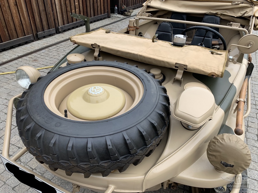 ретро автомобиль Volkswagen Schwimmwagen Typ 166  1943 год выпуска 