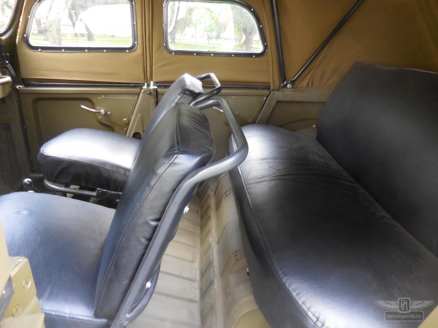 ретро автомобиль ГАЗ 69 1956 год выпуска 