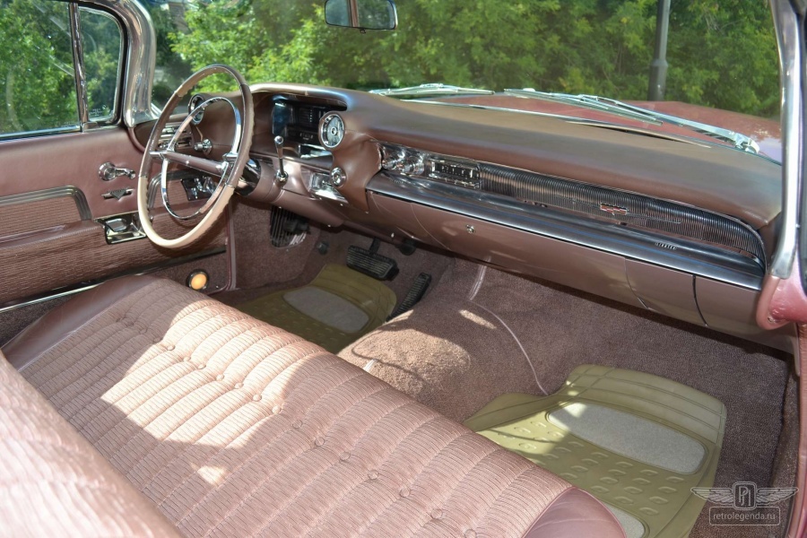ретро автомобиль Cadillac DeVille Coupe 1959 год выпуска 