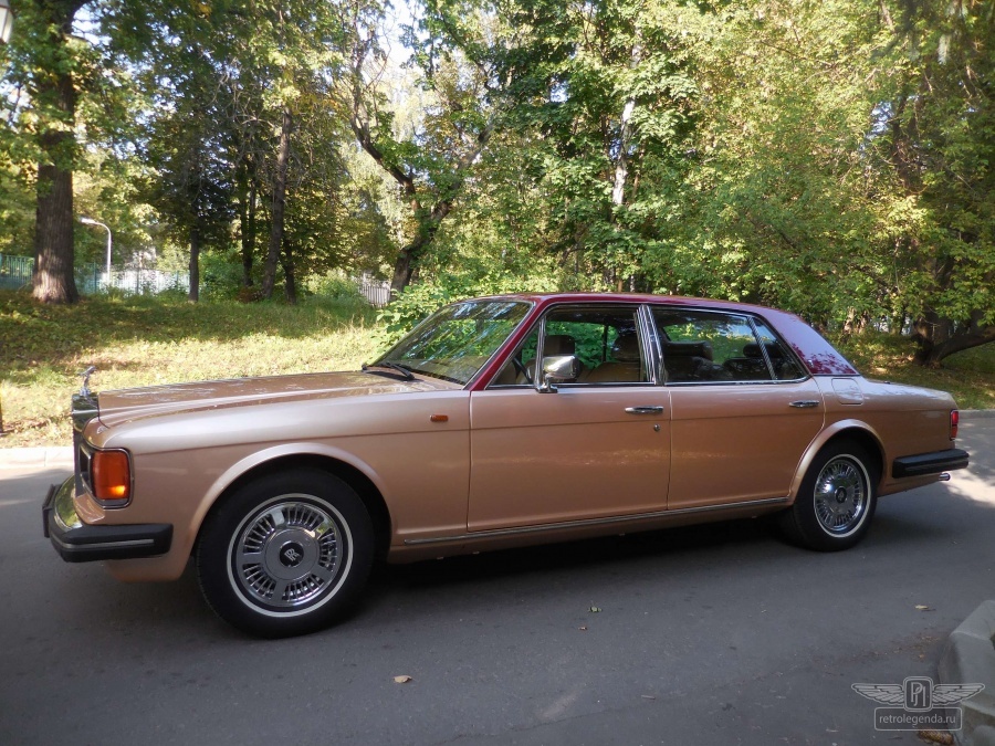 ретро автомобиль Rolls Royce Silver Spur Series 1 1986 год выпуска 
