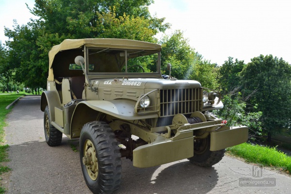 ретро автомобиль Dodge WC56 1942 год выпуска 