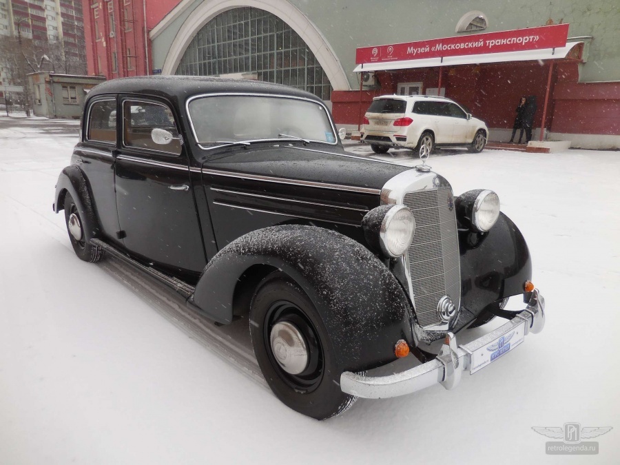 ретро автомобиль Mercedes-Benz 170S 1951 год выпуска 
