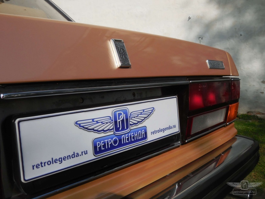 ретро автомобиль Rolls Royce Silver Spur Series 1 1986 год выпуска 