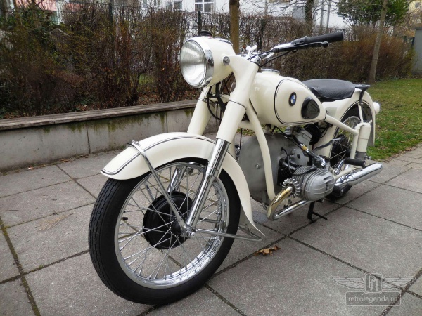 ретро автомобиль BMW R51/3 1953 год выпуска 