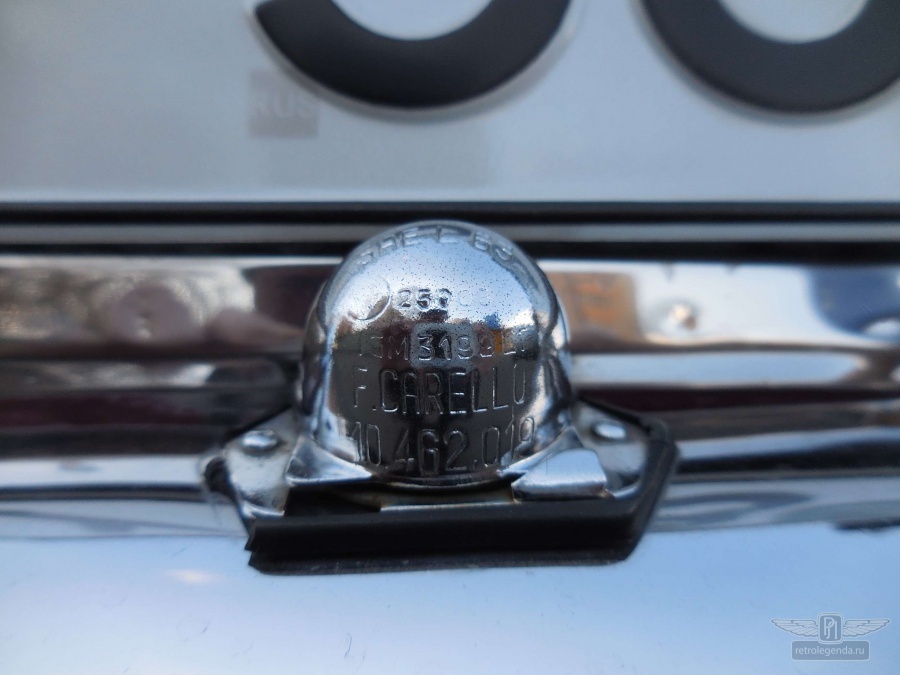 ретро автомобиль Alfa Romeo Giulia Spider Pininfarina  1963 год выпуска 