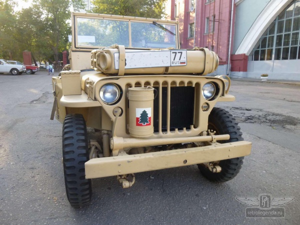 ретро автомобиль Willys Ford GPW Sahara 1942 год выпуска 