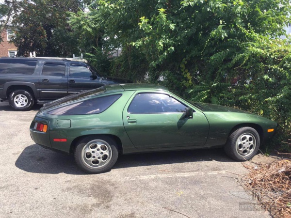 ретро автомобиль Porsche 928 1979 год выпуска 