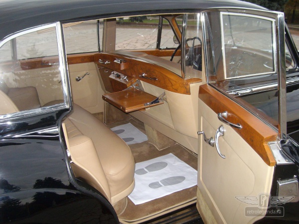 ретро автомобиль Rolls Royce Silver Cloud Long Wheelbase Coachwork by Park Ward Ltd. 1958 год выпуска 
